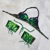 ベリーダンス オリエンタル 衣装 上下セット グリーン系 ベラ Bella スパンコール ラインストーン トップス  スカート チョーカー 腕飾り アーム飾り アーム 緑 キラキラ 煌びやか 華やか ビーズ ダンス衣装 ステージ イベント スリット