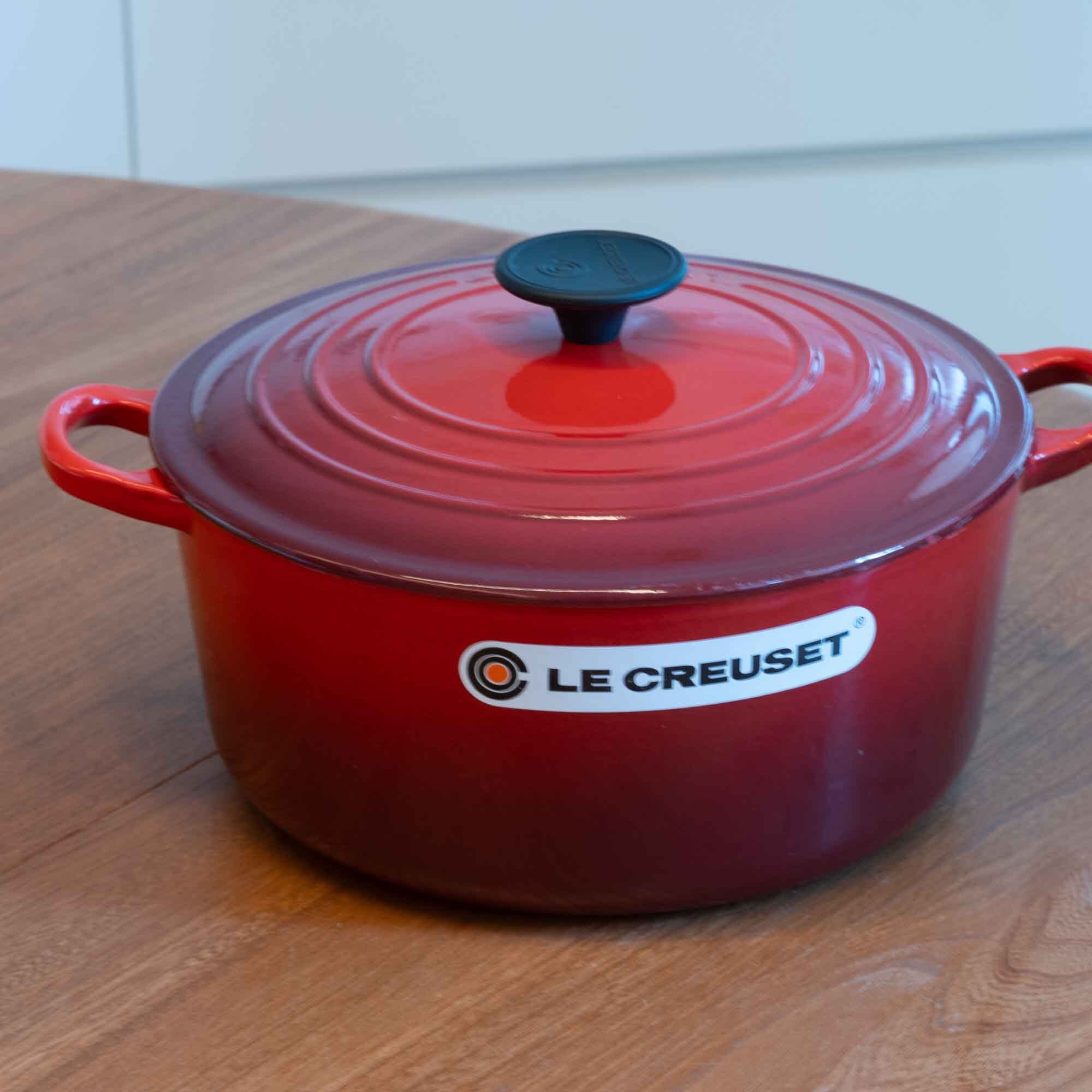 ビンテージ　ル・クルーゼ　LE CREUSET チェリーレッド　ココットロンド　サイズ２４　 新品・未使用品ではありません。