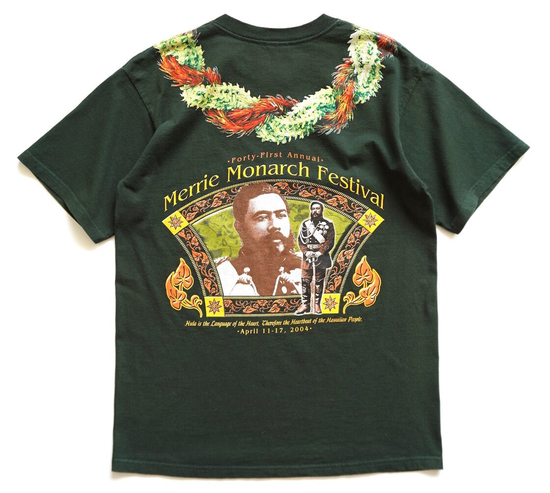 04 [Merrie Monarch Festival] レイ&カラカウア王 プリントTシャツ 