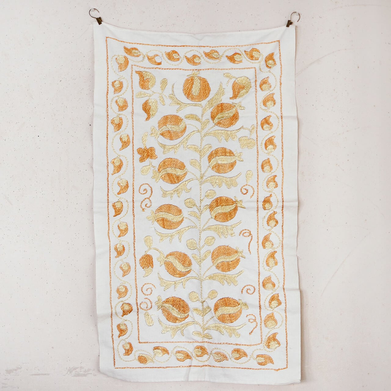 1点もの】スザニ刺繍 タペストリー イエロー オレンジ ザクロ 植物