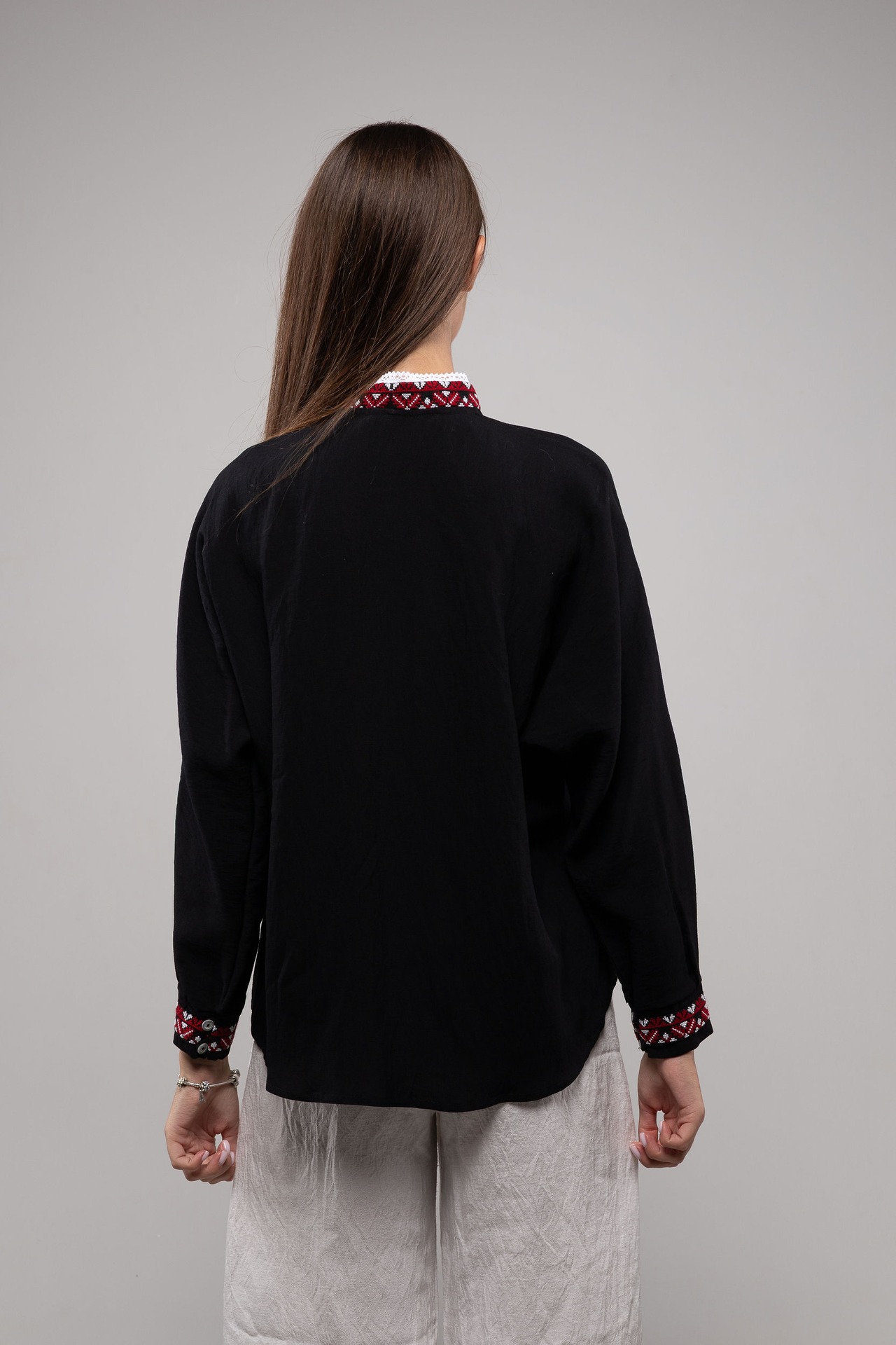 ウクライナ刺繍ヴィシヴァンカ クロスステッチ　手刺繍　ブラウス　麻　レディース・フリーサイズ - 3