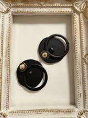 ニュアンスラウンド ブラックピアス