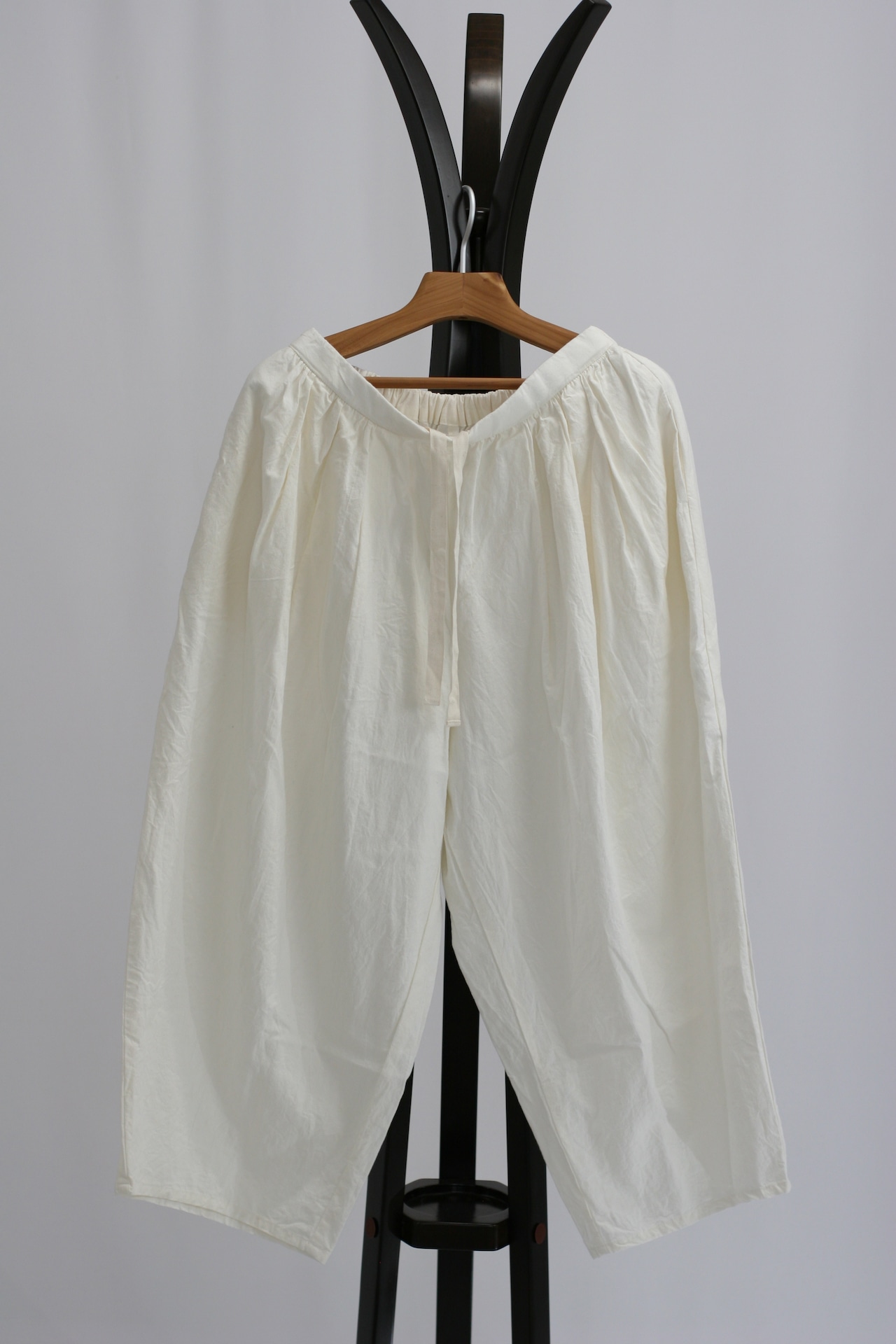【ROBE de PEAU】リネンコットン カミーユタックパンツ(R277) / Natura・lBlack・White