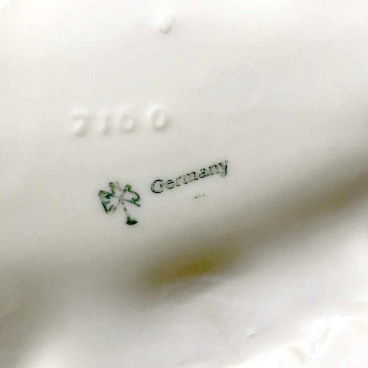 陶器の小物入れ　オーバル バラの細工 　ボンボニエール　11OTd9