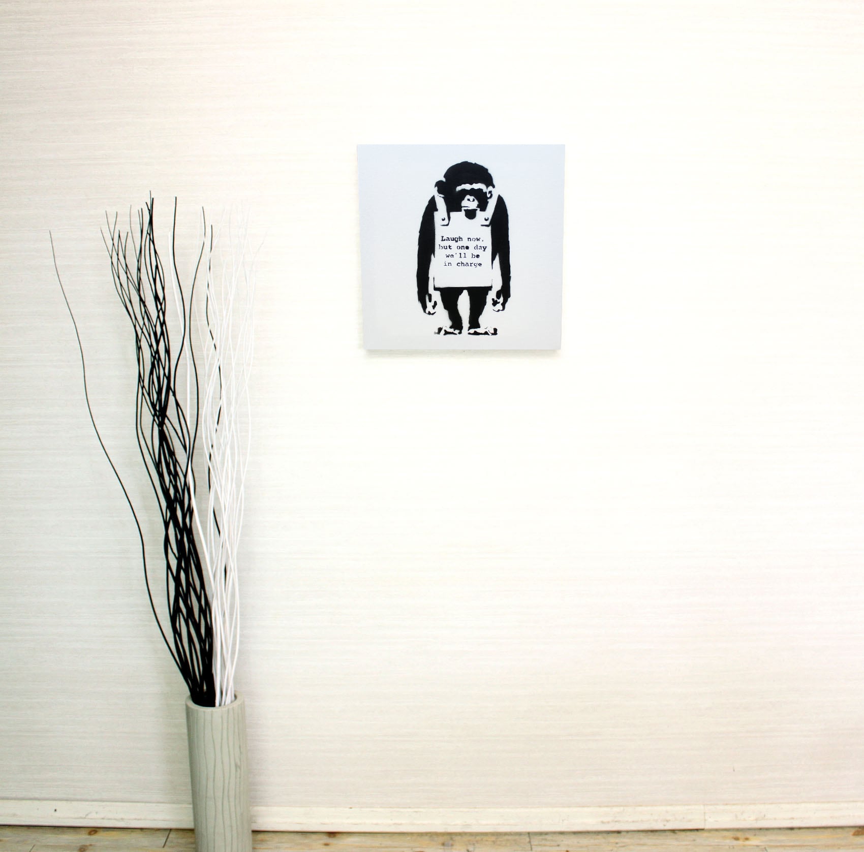 バンクシー「ラフ ナウ/Laugh Now」展示用フック付きキャンバスジークレ Banksy