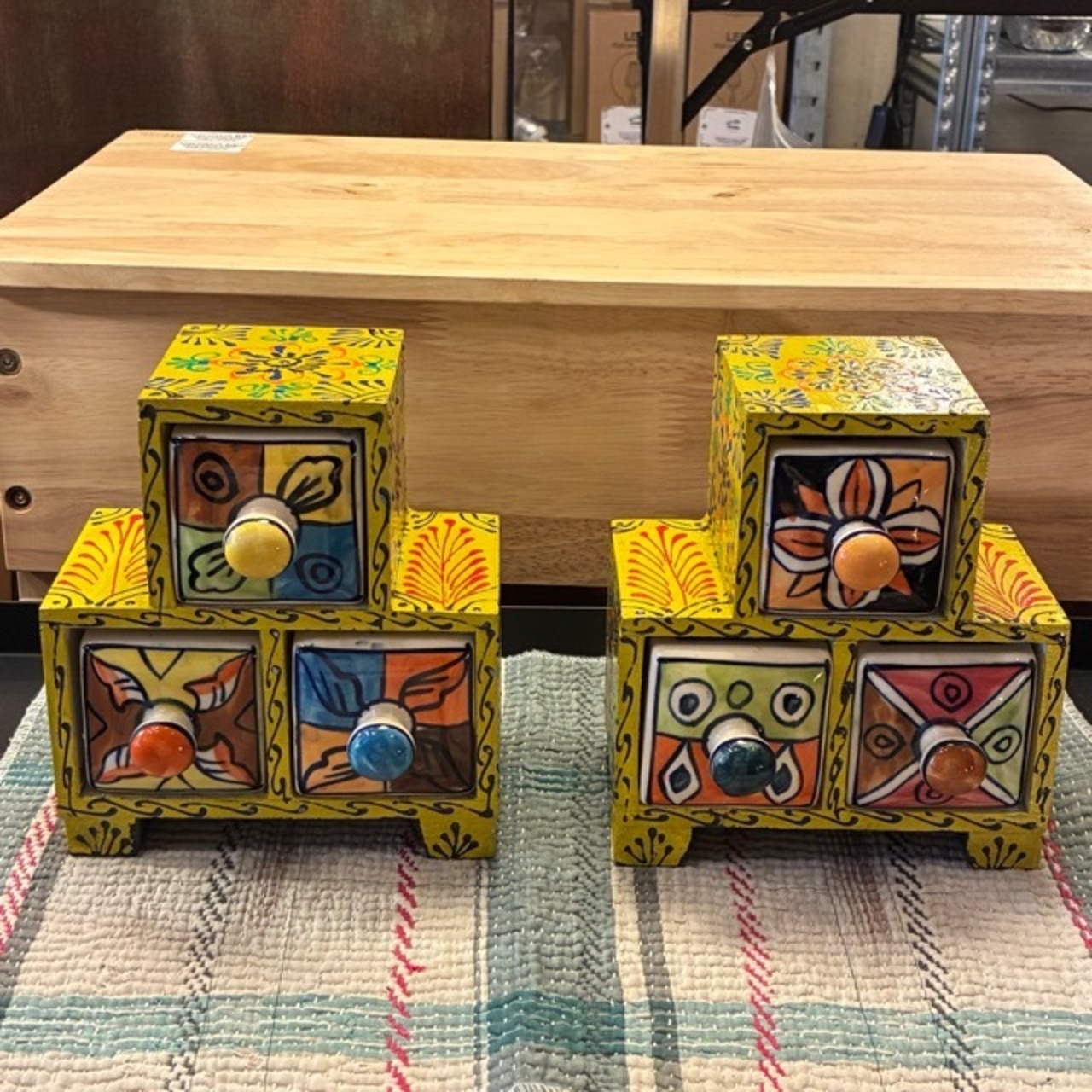 India Blue Pottery Mini 3-Drawer Unit　インド　ブルーポタリ3ドロワーチェスト　凸型　イエロー　全2種　引き出し　置物　玄関収納　メヘンディアート　鍵入れ　印鑑入れ　ハンドメイド