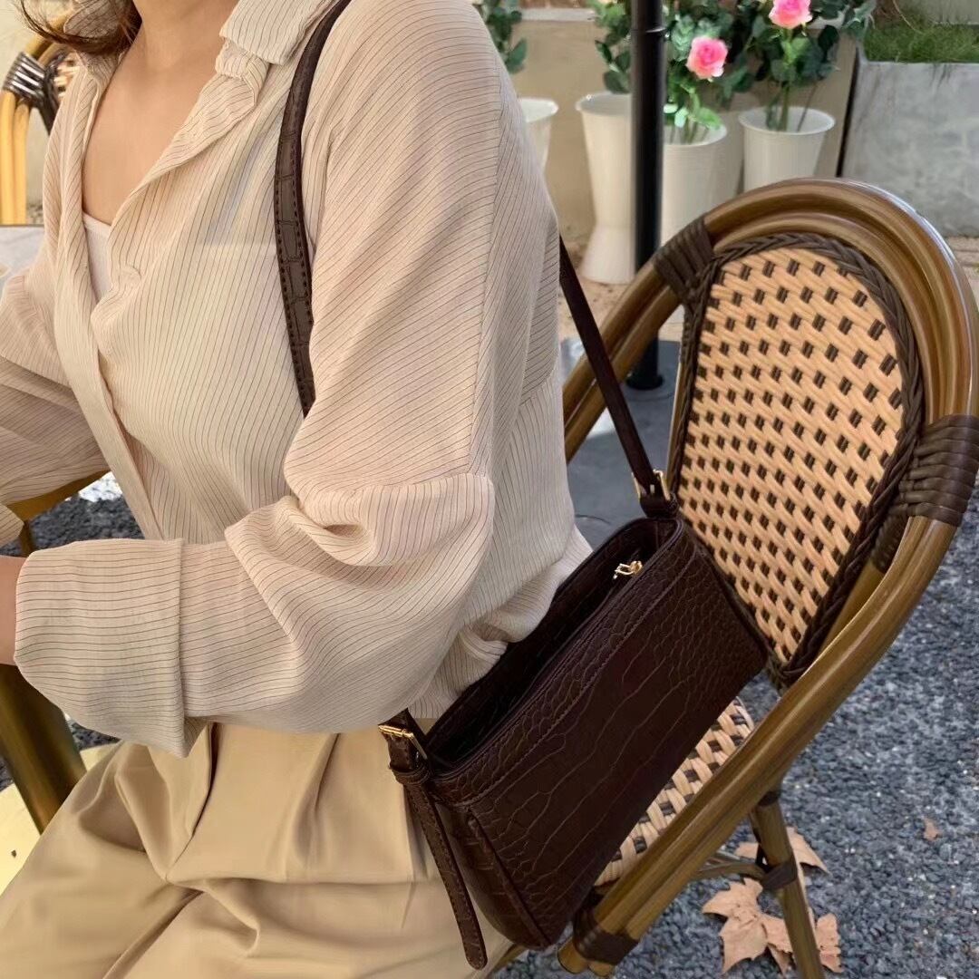 クロコ型押しショルダーバッグ