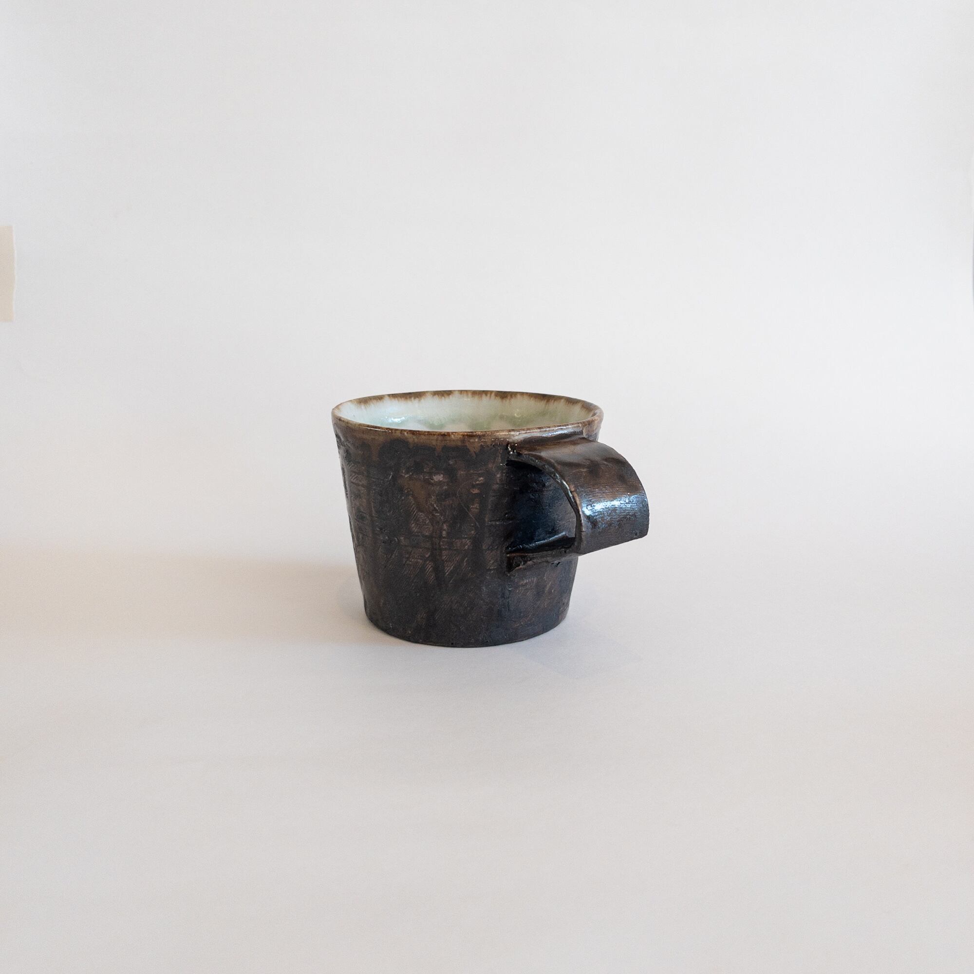 髙木イツオ「マグカップ（クロ）」104-01 | olectronica gallery 不図