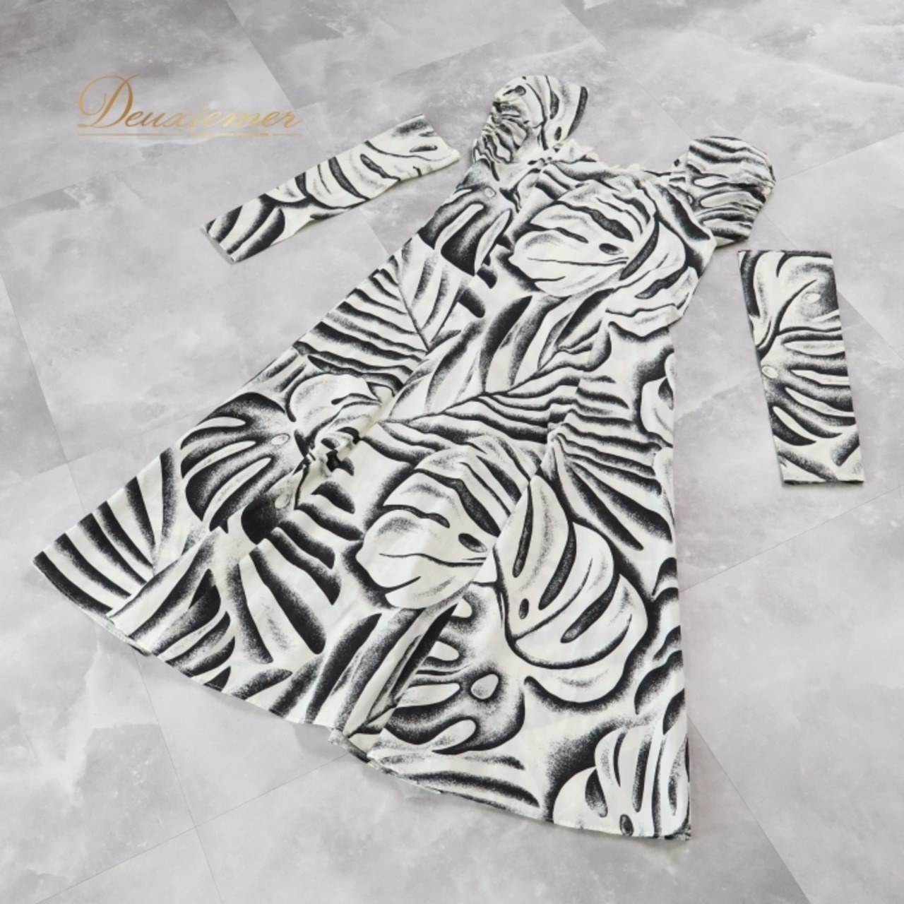 フラダンス 衣装 ワンピース ドレス ホワイト系 モンステラ柄 植物柄 ハワイアンプリント ハワイアン アロハ フラ ダンス レッスン 練習 フリル 付け袖 袖付き セット ブラック系 白 黒 華やか かわいい おしゃれ 上品 大人っぽい モノトーン フラダンス レッスン用ドレス エレガント ふんわり おしゃれ着