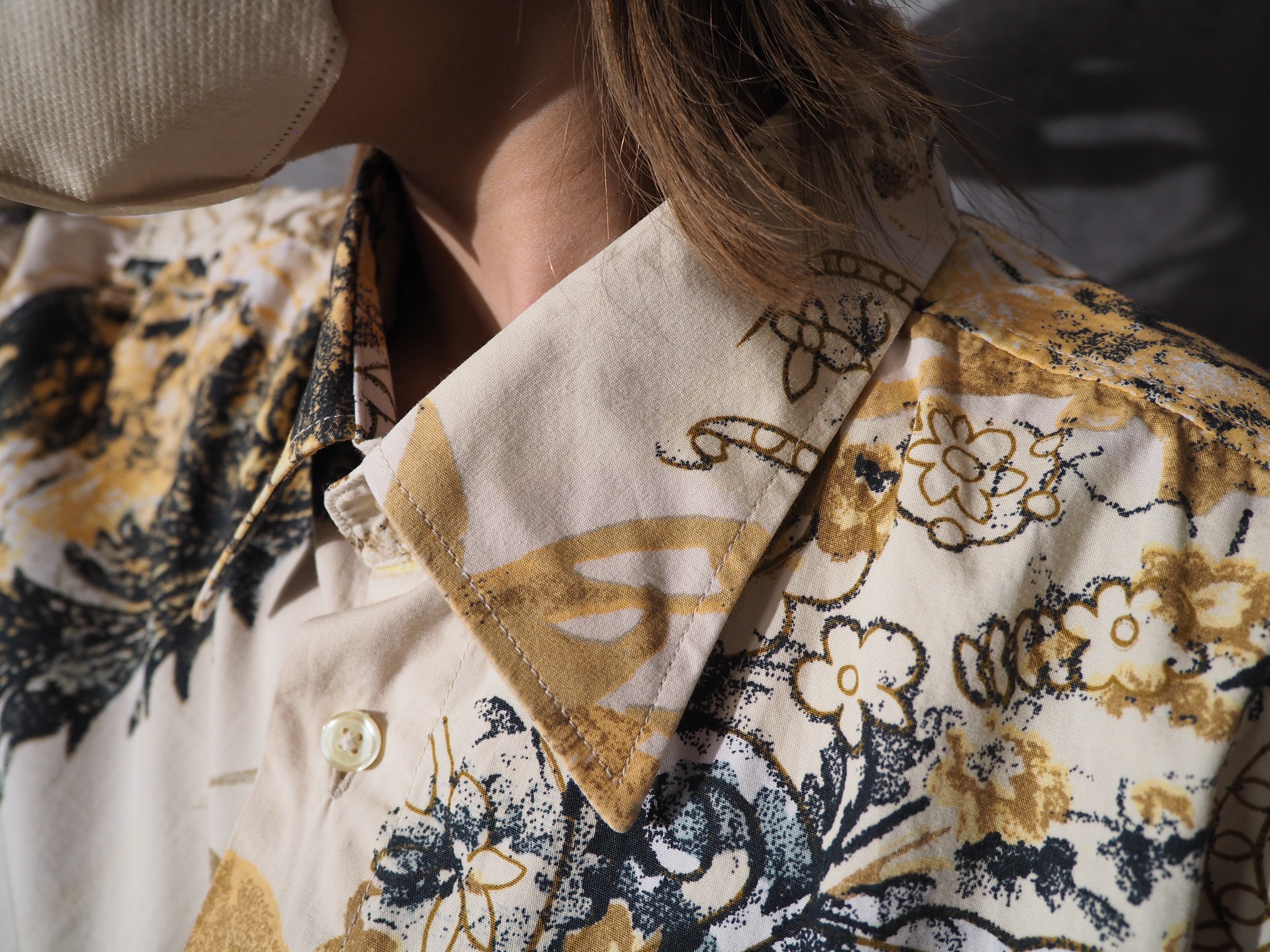 Modern retro flower printed pail tone cotton loose shirt