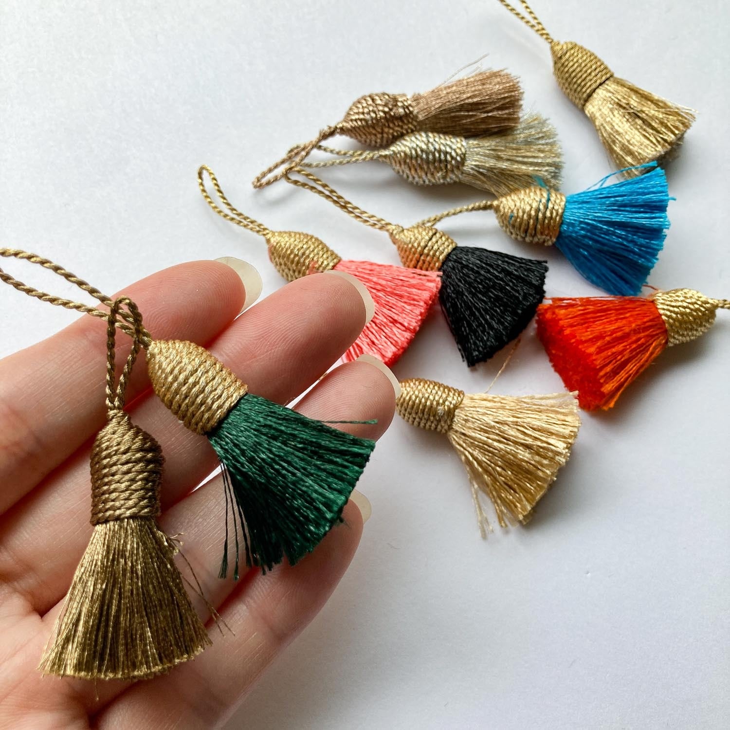 最終入荷〉インドミニタッセルチャーム | Dua-アクセサリーパーツショップ