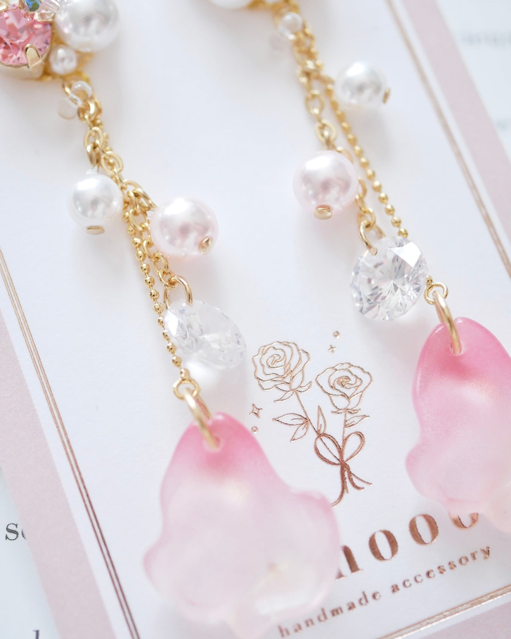 8511 クリスタルルネフィペタルビジューピアス/イヤリング | Amooo