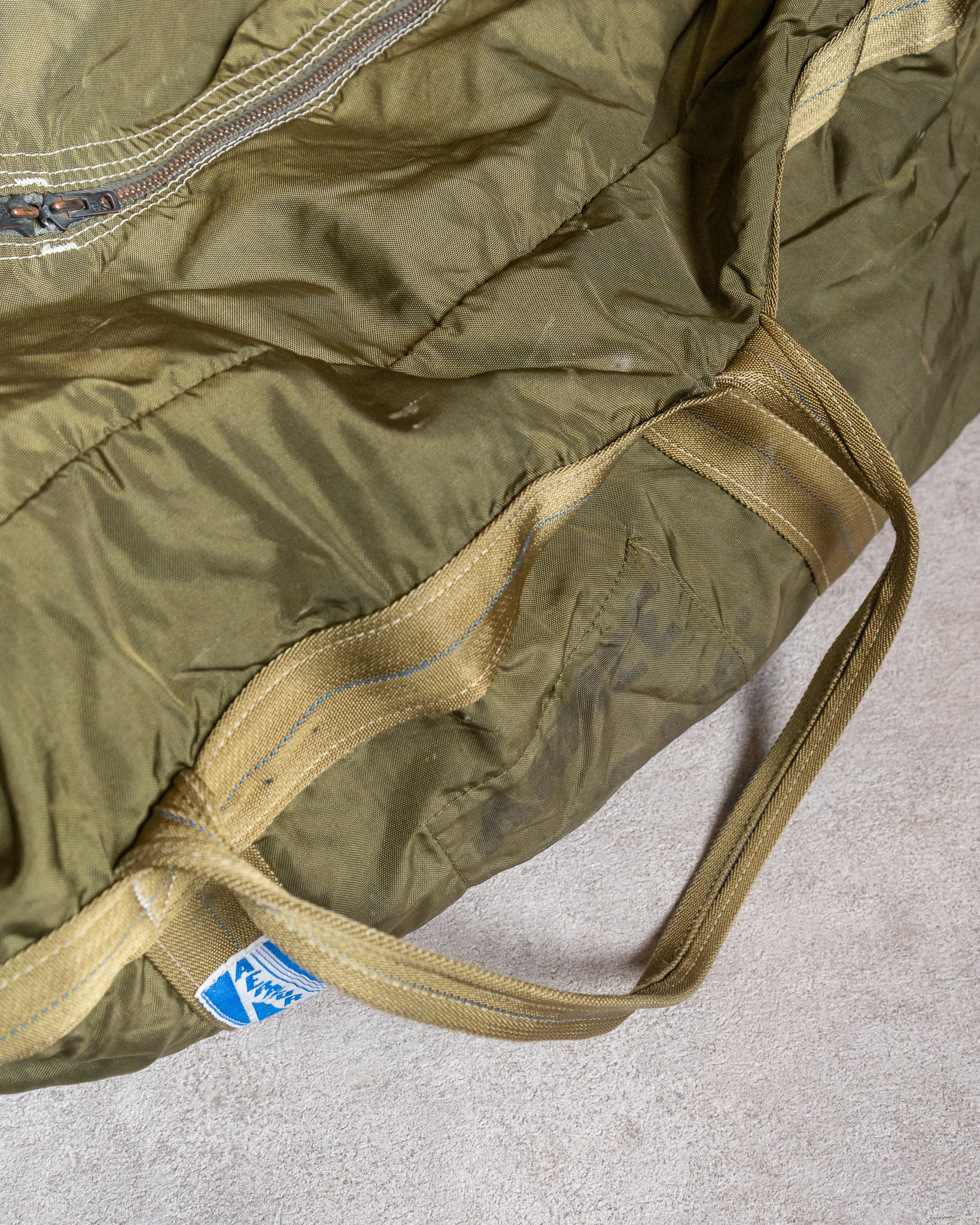 【希少】フランス軍 AERAZUR パラシュートバッグ 65L 樹脂製ジッパー 希少】フランス軍 AERAZUR パラシュートバッグ 65L 樹脂製ジッパー