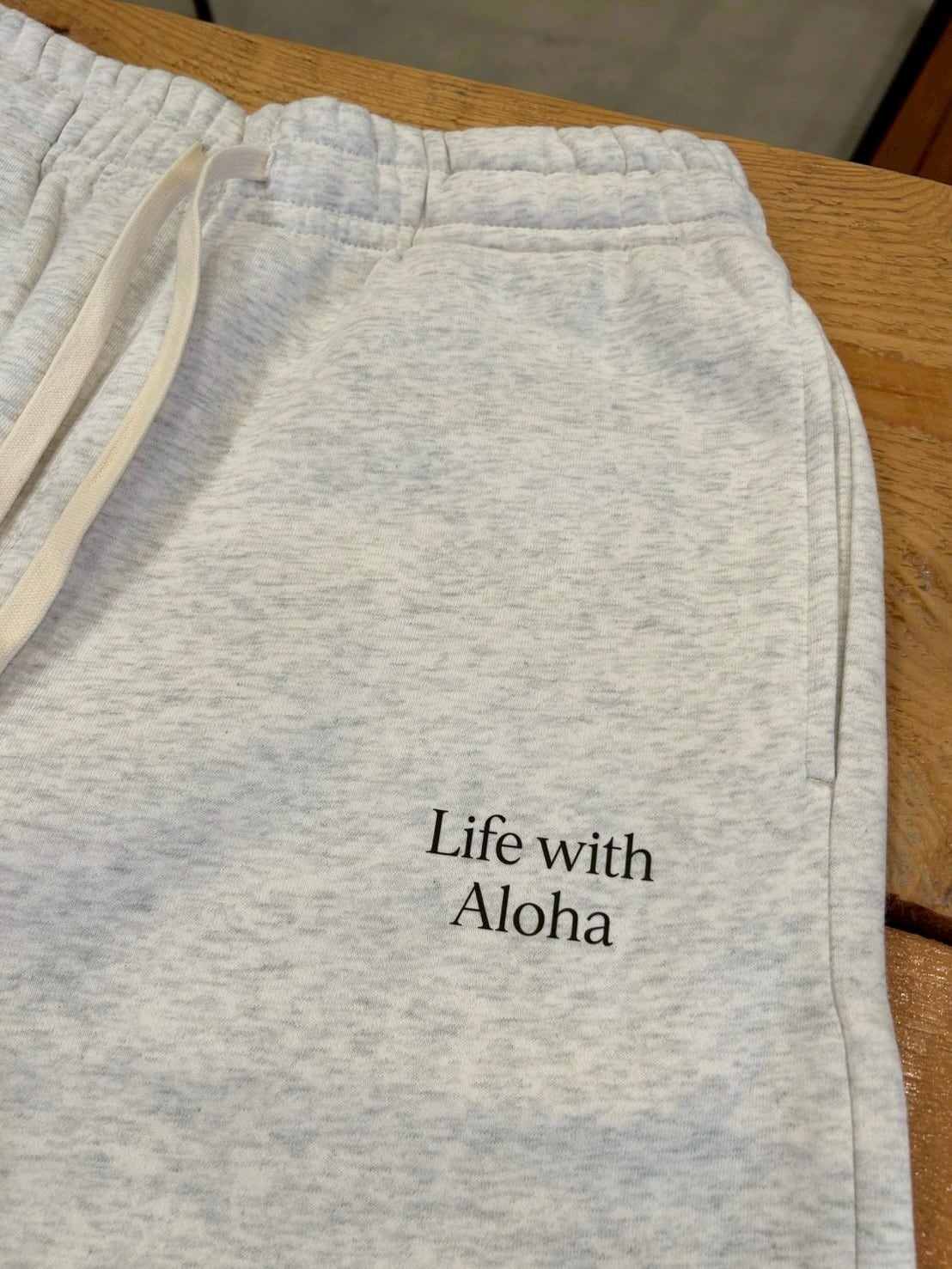 8th anniversary LIFE with aloha スウェットパンツ (単品)￥15,000(￥17,500)