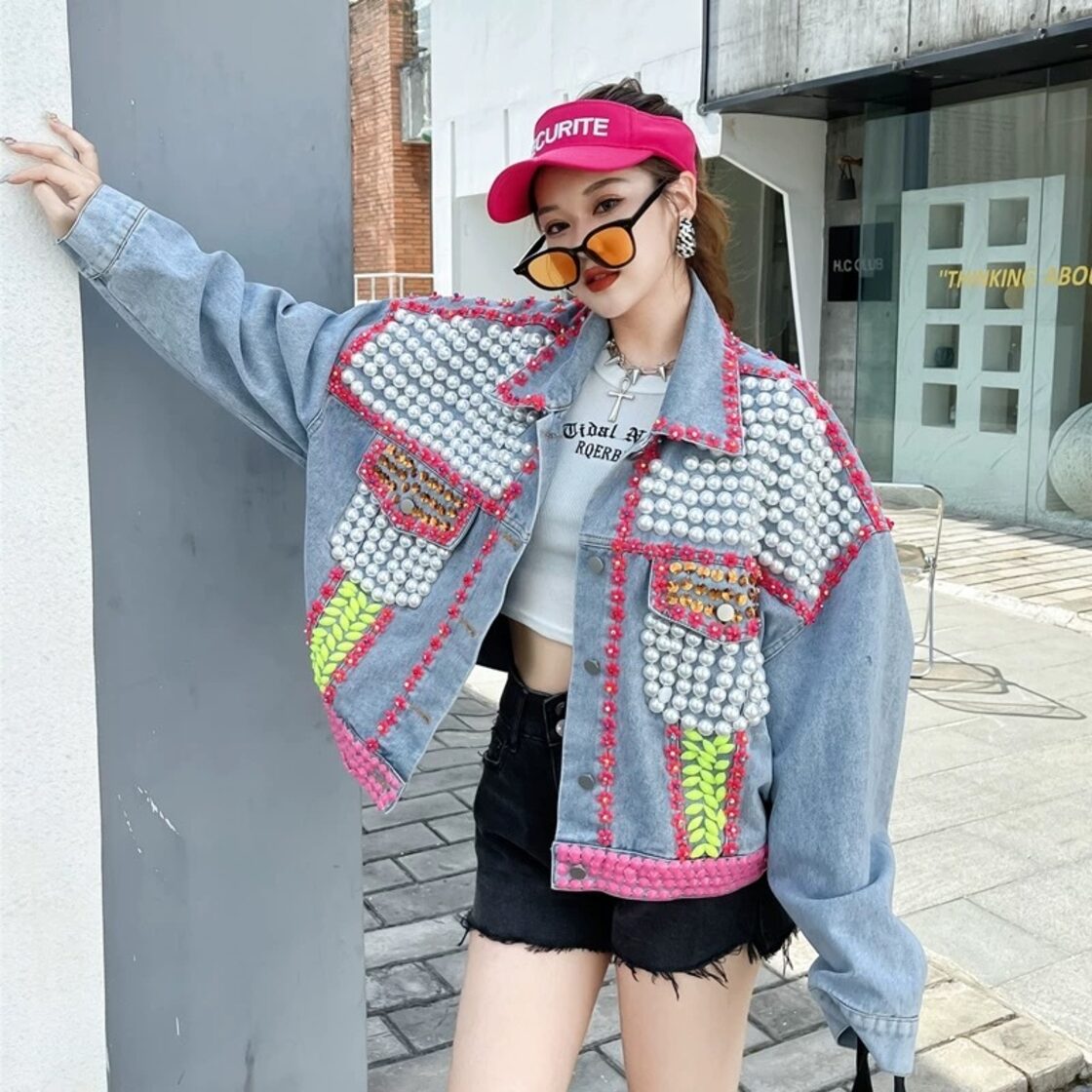 黄色 スタッズ ピンク 蛍光 カラフル 白 黒 ストリート 原宿 渋谷 
