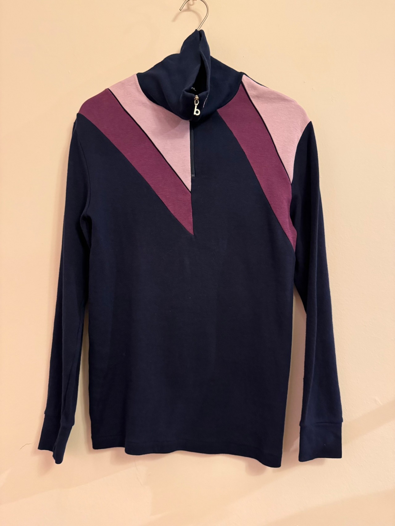 benger ジップアップハイネックカットソー