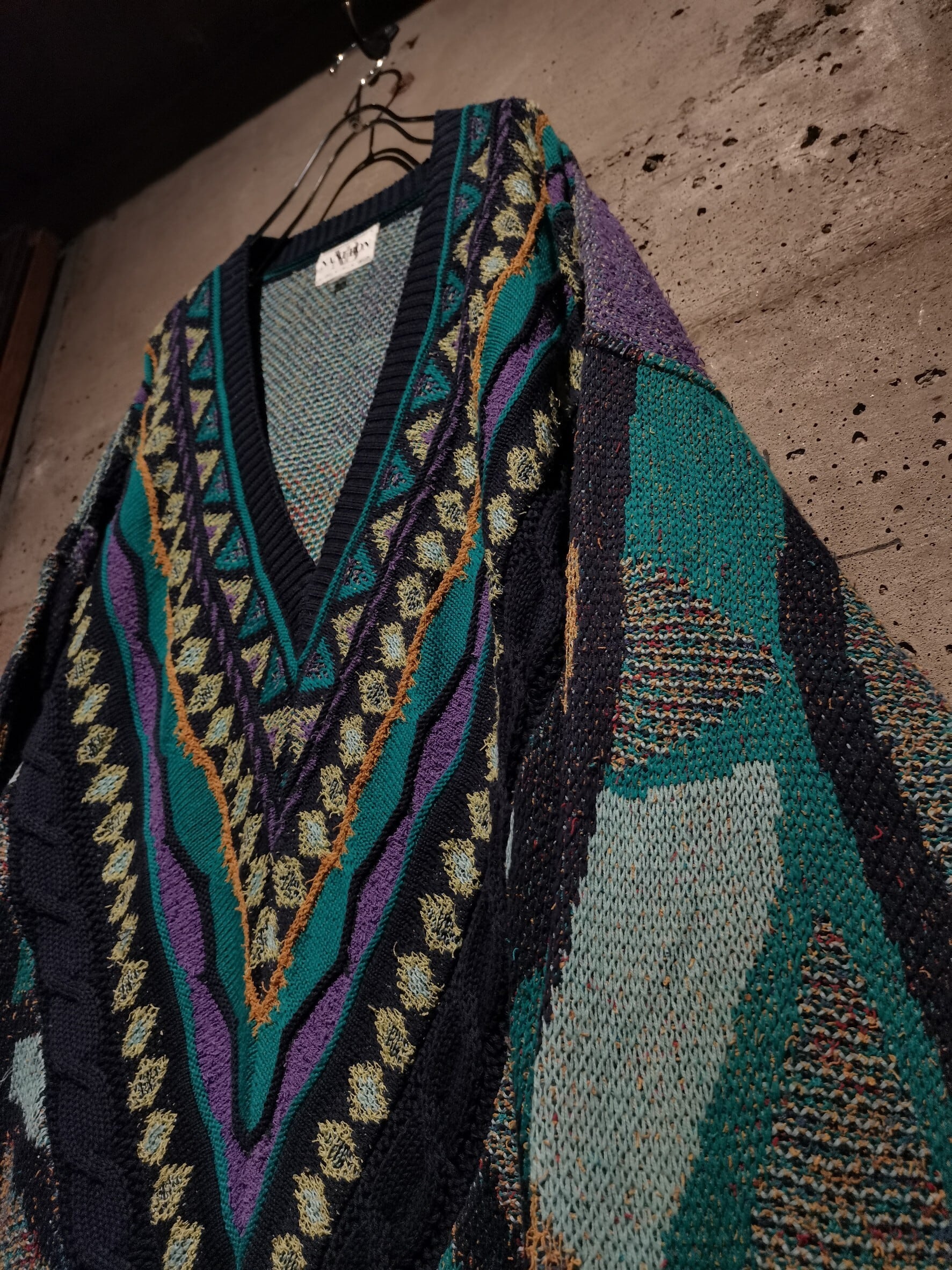 Caka】Special Multi Color Vintage 3D V-Neck Knit | Caka(カカ 
