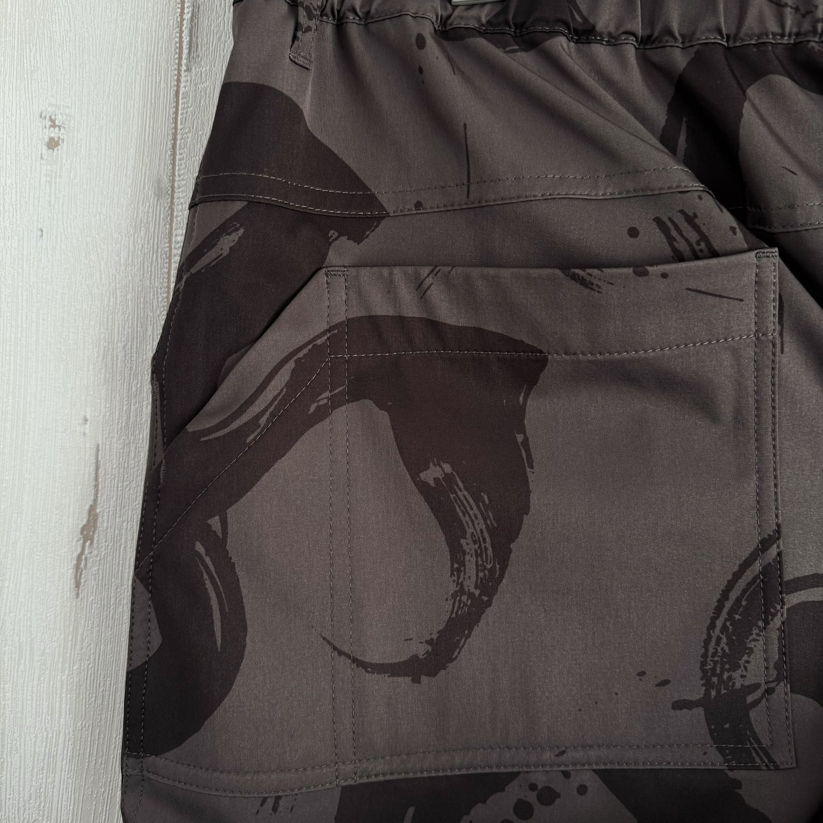 CALLIGRAPHY PATTERN SHORT PANTS -GRAY- | 8G SHOOT WEBSTORE
