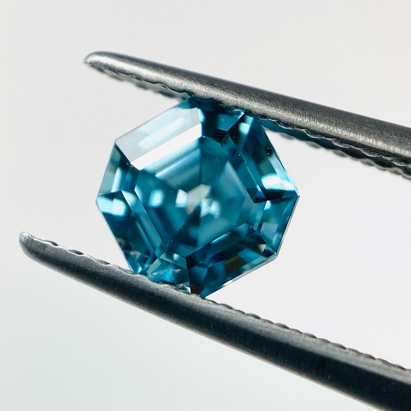 水の結晶!? ブルージルコン