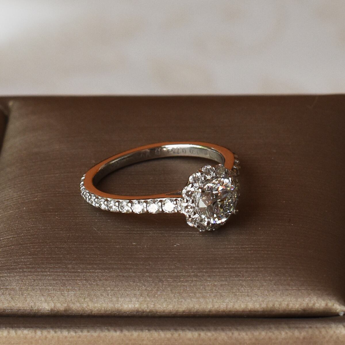 ラボグロウンダイヤモンド ヘイローリング 0.5ct 0.7ct 1ct 18K/Pt950