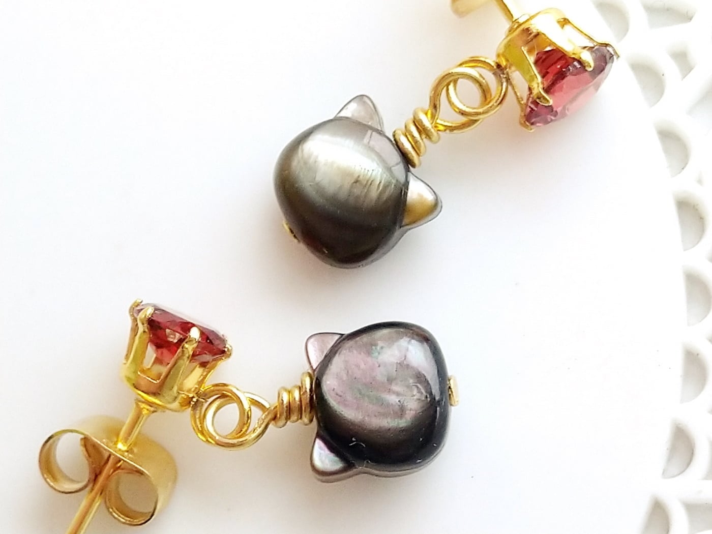 黒猫さんとガーネットのピアス