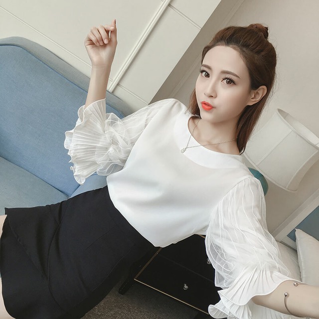 パフ袖シフォントップス 春夏ラウンドネック裾レースがかわいい パフスリーブ七分袖シック透け感ブラウス And C T アンドシーティー 大人可愛い トレンド専門店