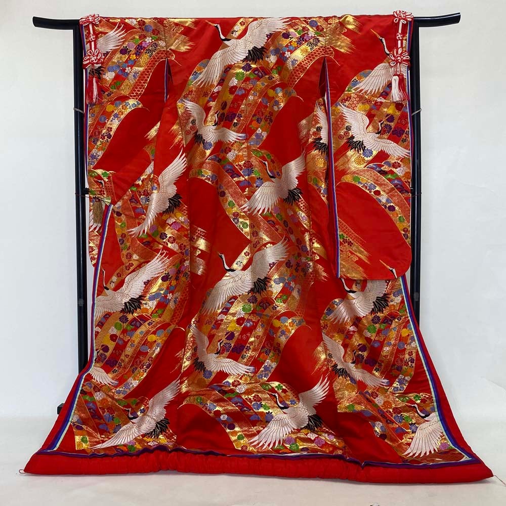 色打掛 正絹 鶴 刺繍 赤  打掛 Mサイズ 裄64.5 花嫁衣裳 婚礼 リサイクル 中古 ブライダル ウエディング 着物 4031 色打掛 正絹 鶴 刺繍 赤 打掛 Mサイズ 裄64.5 花嫁衣裳 婚礼