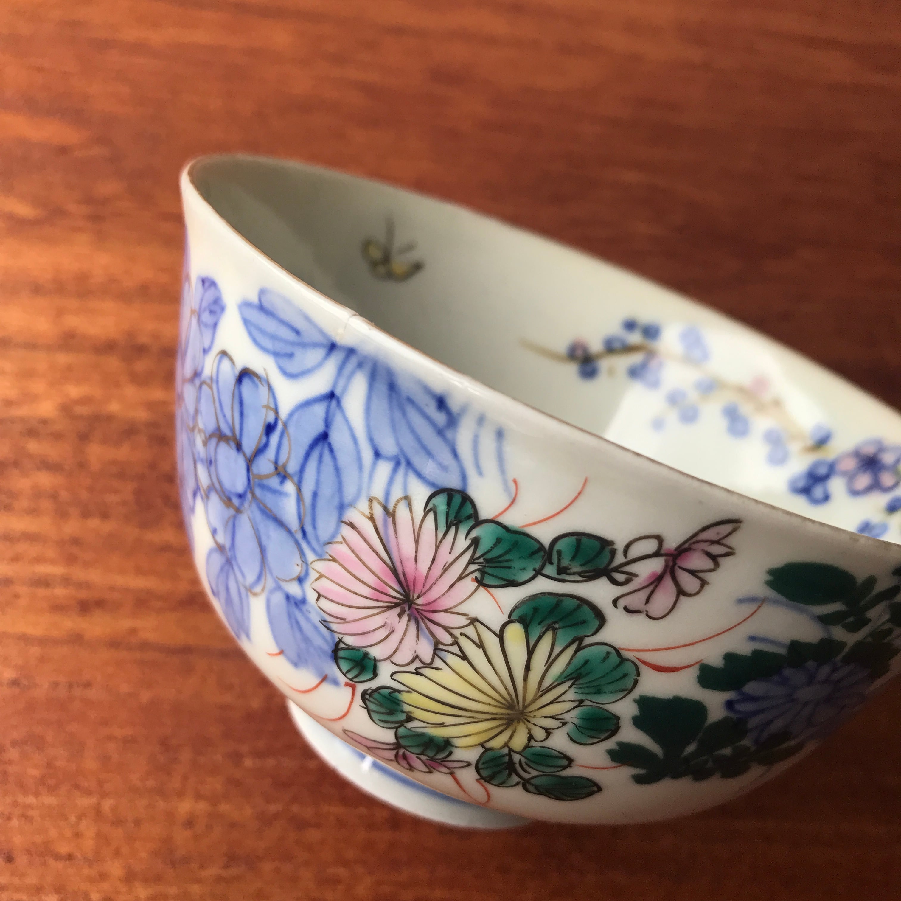 訳あり】可憐な花々の金彩茶わん (欠け、窯傷) | むかしのうつわ 迦史庵