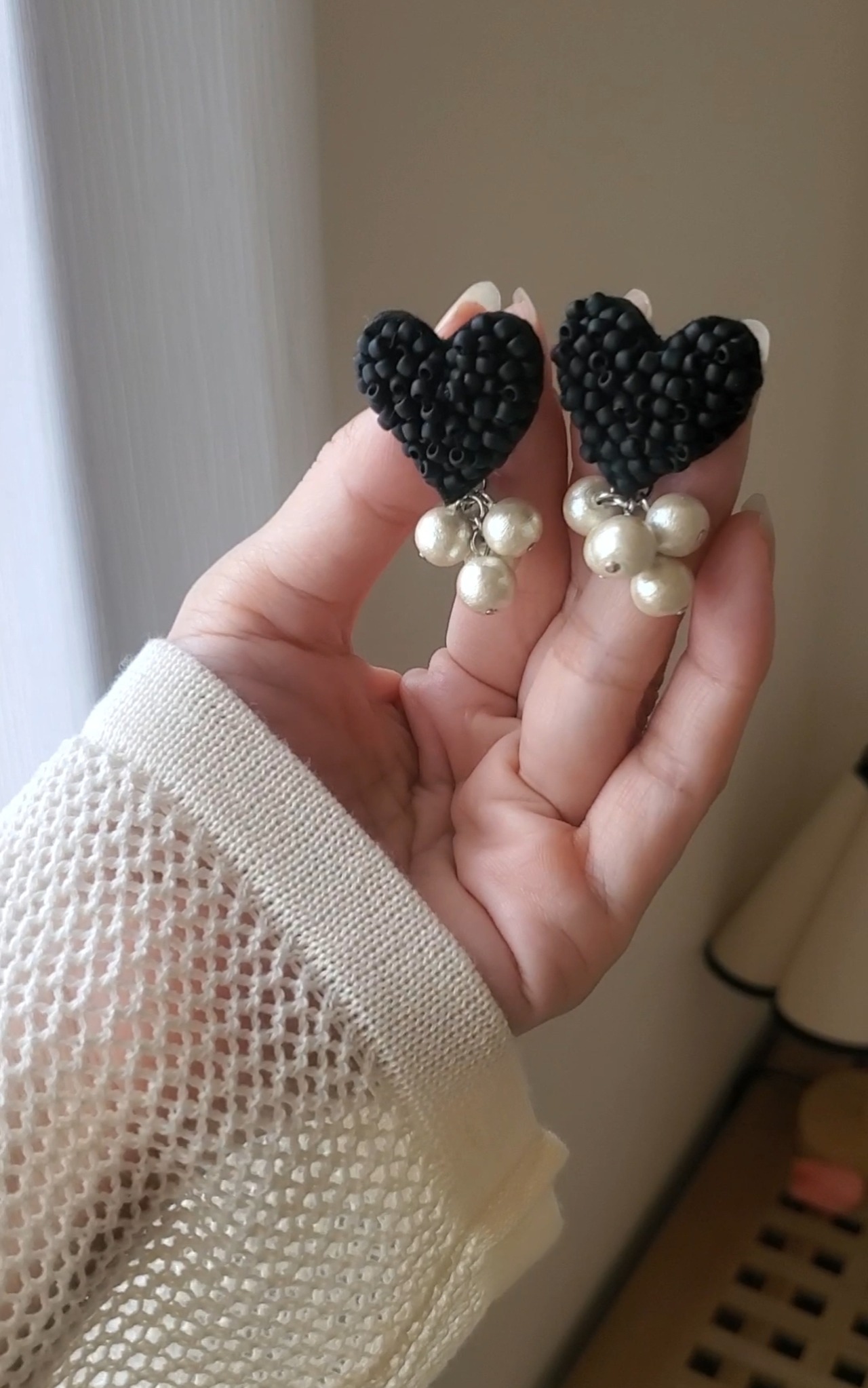 【マットブラック】刺繍ハートビーズ