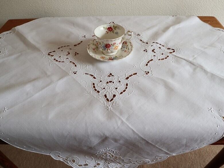 ユナイテッドトウキョウ 南アフリカ製 刺繍入りテーブルクロス/ミモザ