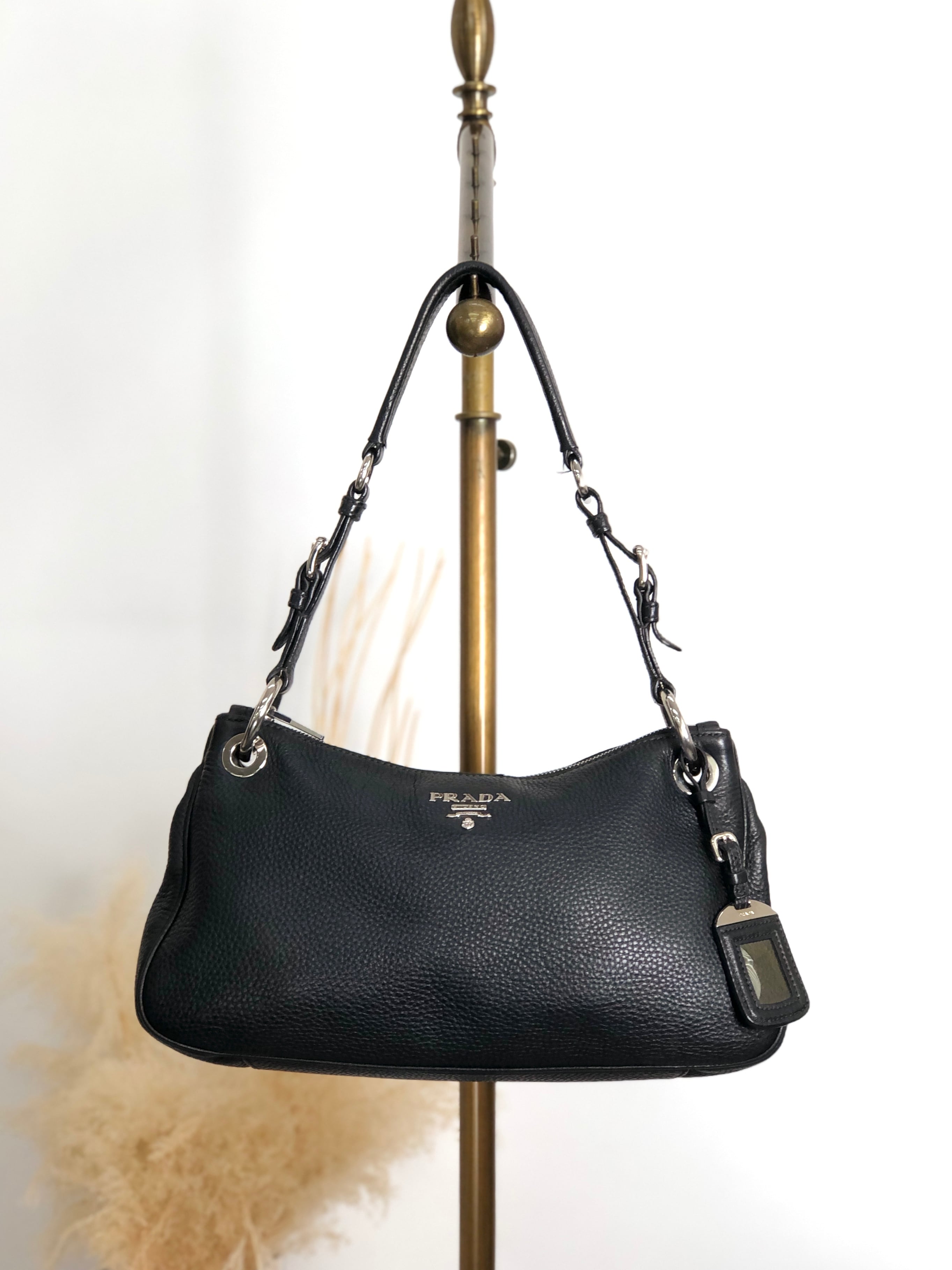 PRADA プラダ ショルダーバッグ ブラック ロゴ レザー ホーボーバッグ vintage ヴィンテージ オールド 3hyfab