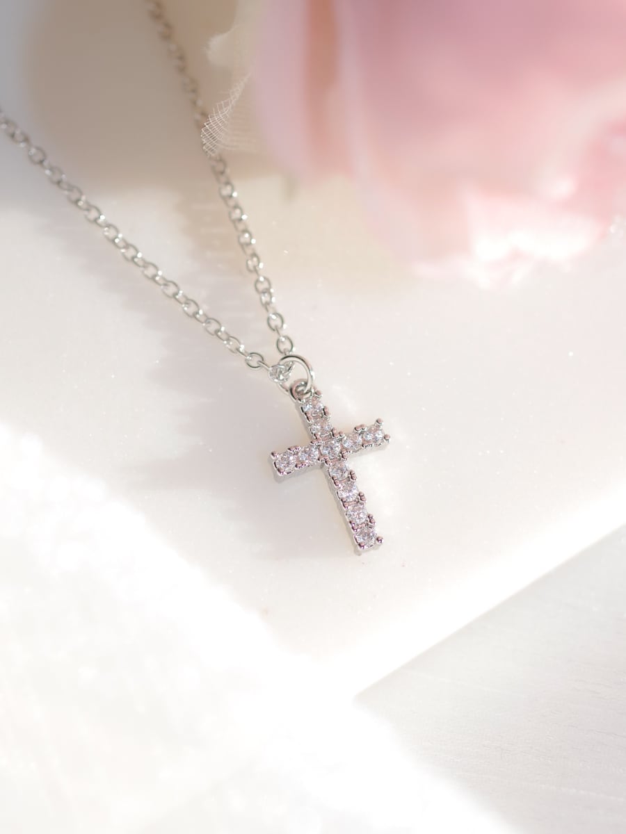 Zirconia cross necklace