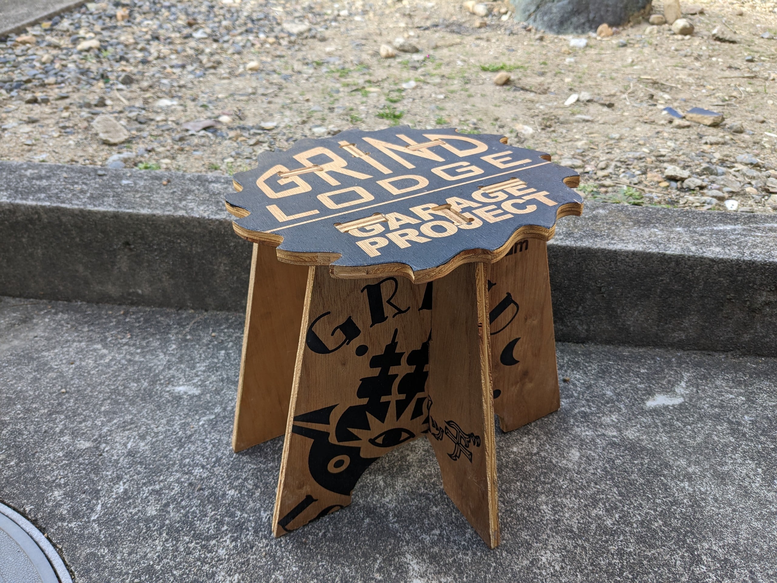 Grindlodge stool グラインドロッヂ スツール主な素材木