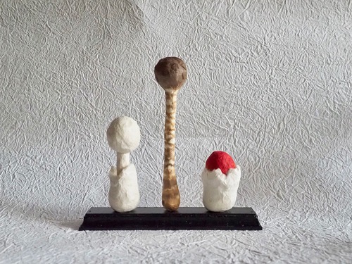 内藤瑠里　和紙のきのこ模型 ” 幼菌群 Ⅱ "