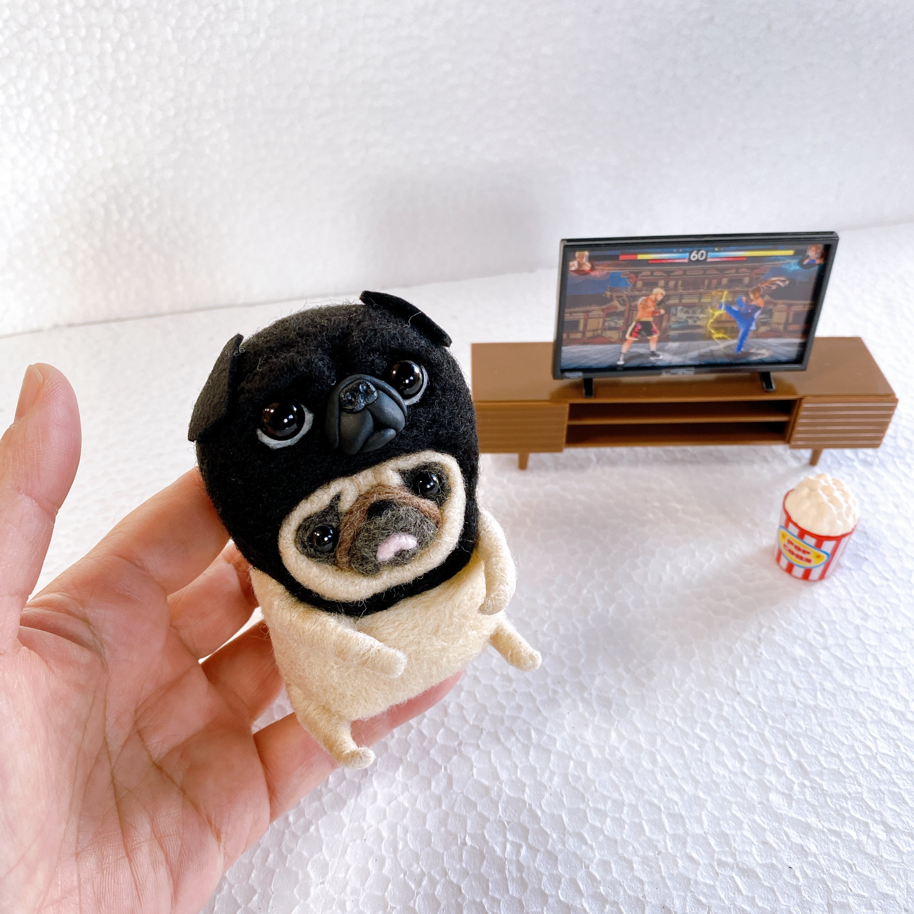 羊毛フェルトパグちゃんと黒パグ被りもの | 羊毛フェルトパグとHANAの 