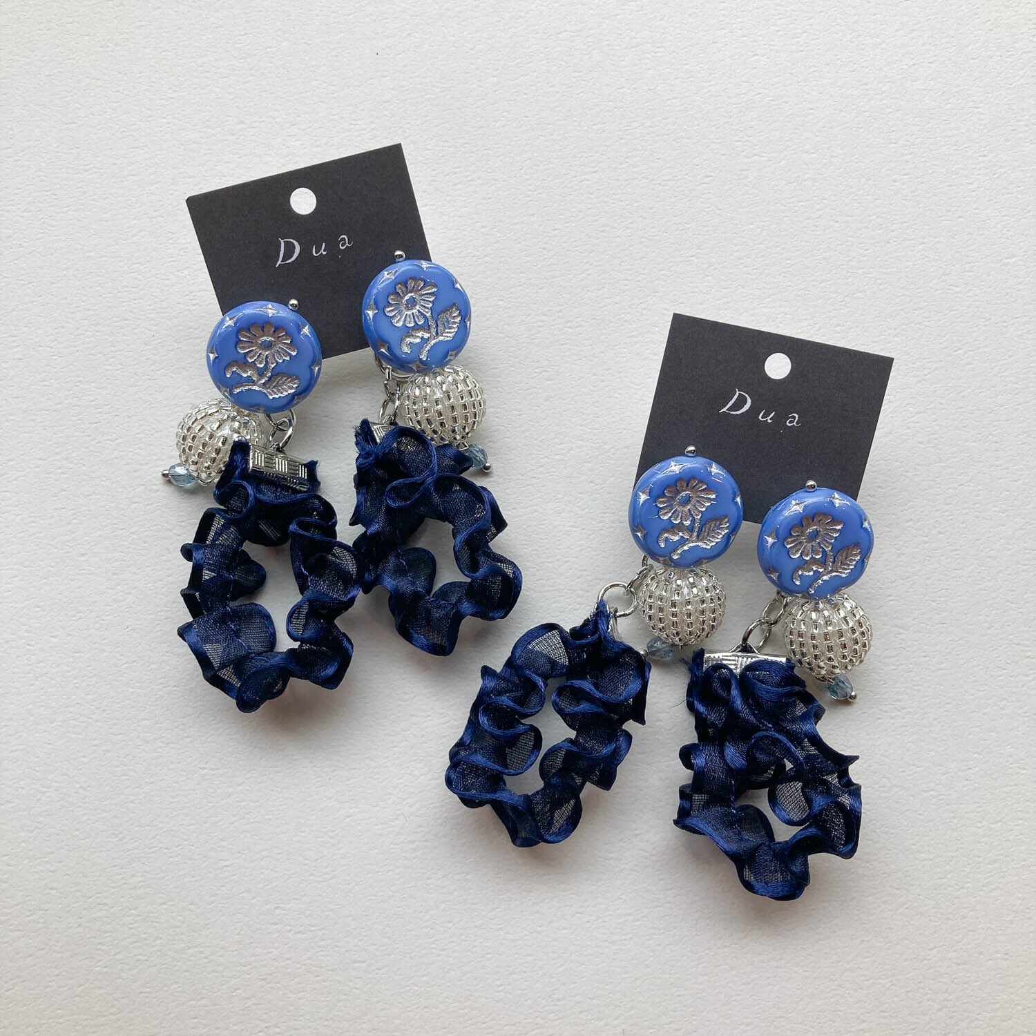 お花チェコビーズとプリプリリボンフープの〈ピアス/イヤリング