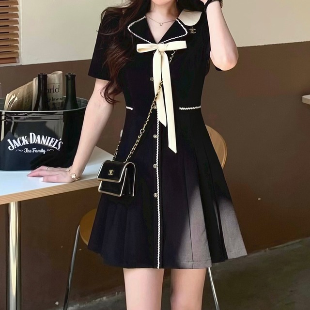 レディース ワンピース ドレス ショート 半袖 襟付き Aライン プリーツ リボン ハイウエスト 大人可愛い きれいめ 上品 おしゃれ かっこいい レトロ ラフ ガーリー クール エレガント 存在感 フォーマル 都会的 ナチュラル 無地 春 夏 結婚式 二次会 披露宴 発表会 デート お出かけ パーティー イベント レストラン 女子会 休日 ホテル コンサート 韓国 コーデ 楽ちん プレゼント 美脚 脚長 モテ インスタ映え XS S M L ブラック