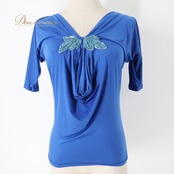 社交ダンス 衣装 トップス ブラウス ブルー系 チャコットロイヤルダンス Chacott ROYAL DANCE レッスン 練習 青 スリット袖 ビジュー リボン ドルマンスリーブ 大人っぽい 上品 おしゃれ フレア かわいい 華やか 鮮やか フェミニン お洒落 シンプル エレガント 軽やか ダンスウェア レディース スタイリッシュ