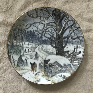 雪とウサギと大木の飾り皿