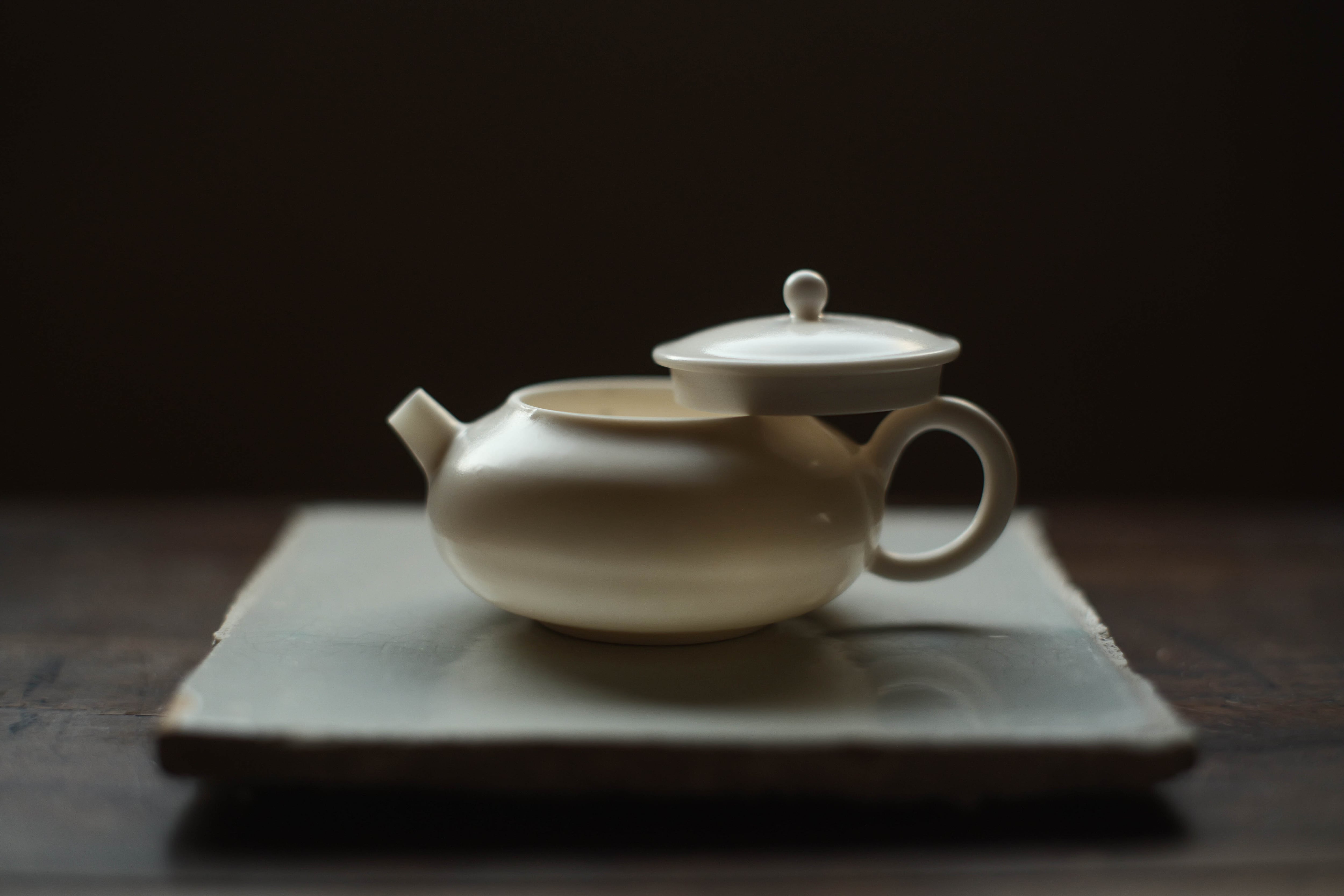 徳化薄胎薪窯白磁茶壺 丙午水無月1種<銚>（ろくろ引き・林澤陽