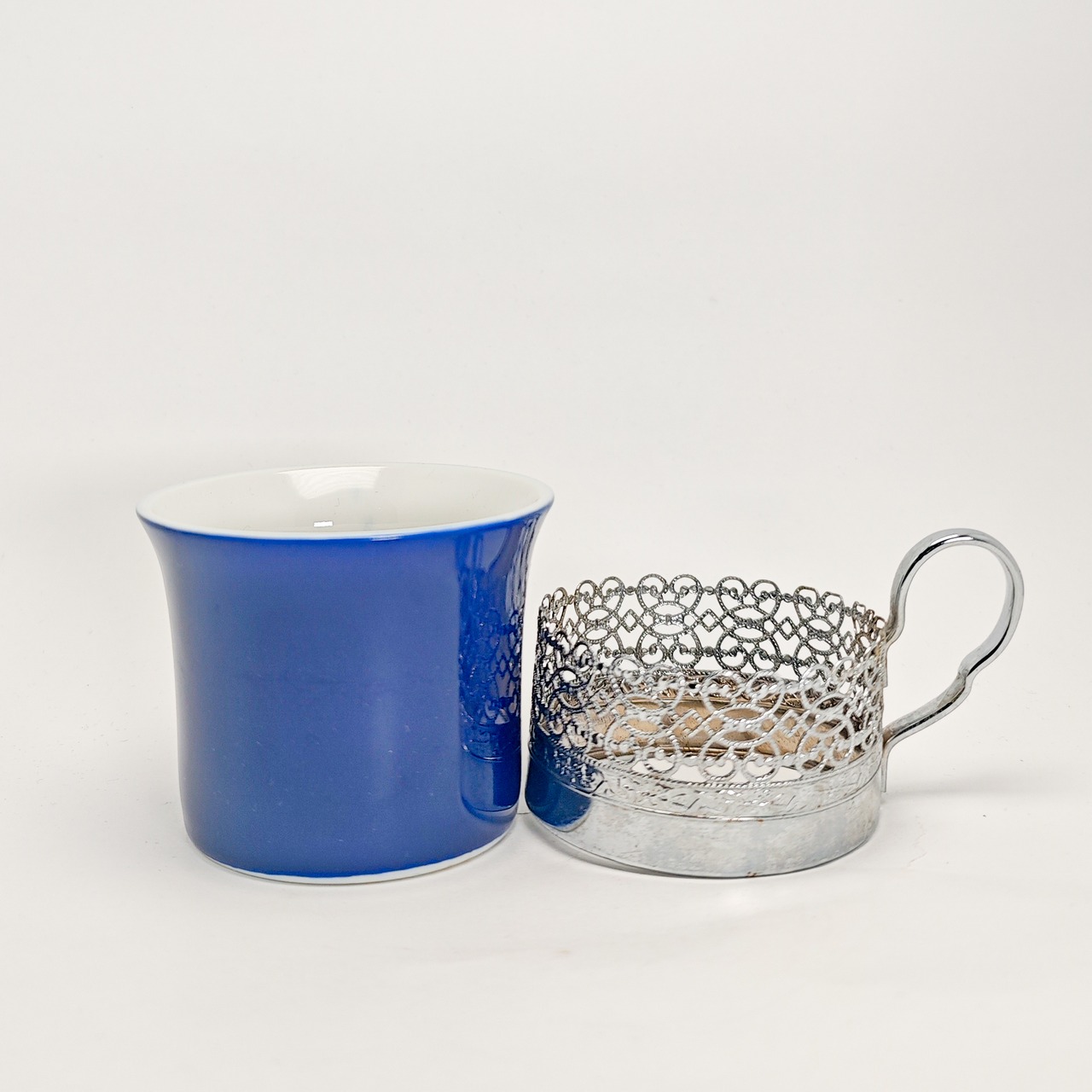 ヴィンテージ雑貨 紺色磁器×メタルホルダー カップ＆ソーサー