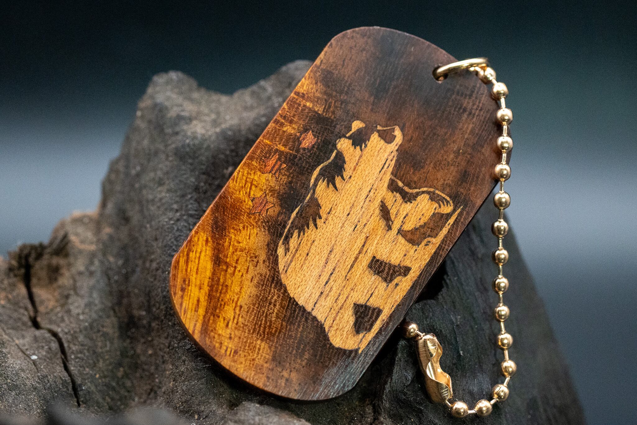 【砂漠の宝石】デザートアイアンウッド ドッグタグ 象嵌 星明り