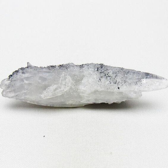 レーザークリスタル 水晶 クラスター 水晶 原石 スティブナイト 輝安鉱入り 一点物 おまかせ便 172-3313