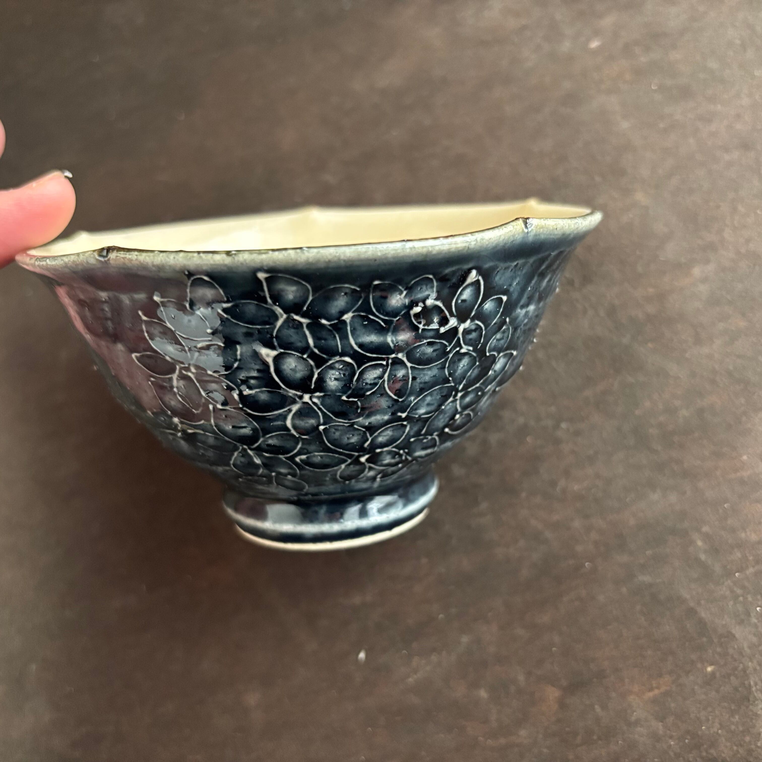 土和のルリエフ　藍釉　お花形ご飯茶碗