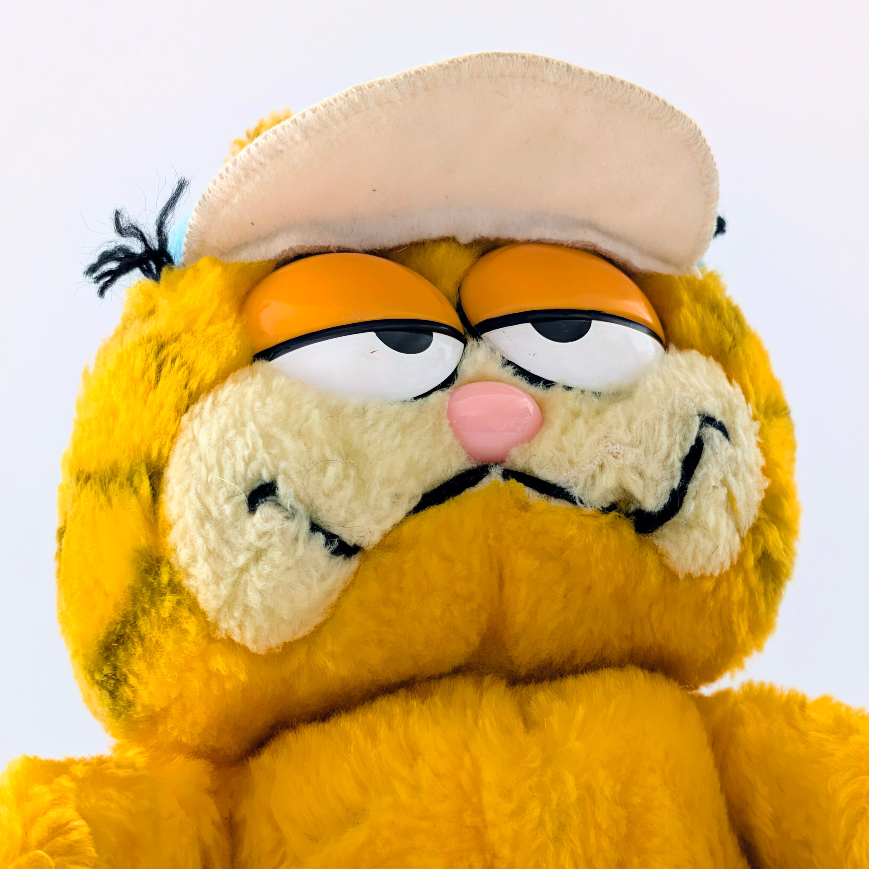 ☆ VINTAGE 1980年代初期 ☆【 Garfield ( ガーフィールド ) 】『 ガーフィールド サンバイザー 超絶愛くるしいフェイス(笑)』ぬいぐるみ / プラッシュ / plush / 1980年代年製 〚アメリカン雑貨 アメトイ〛