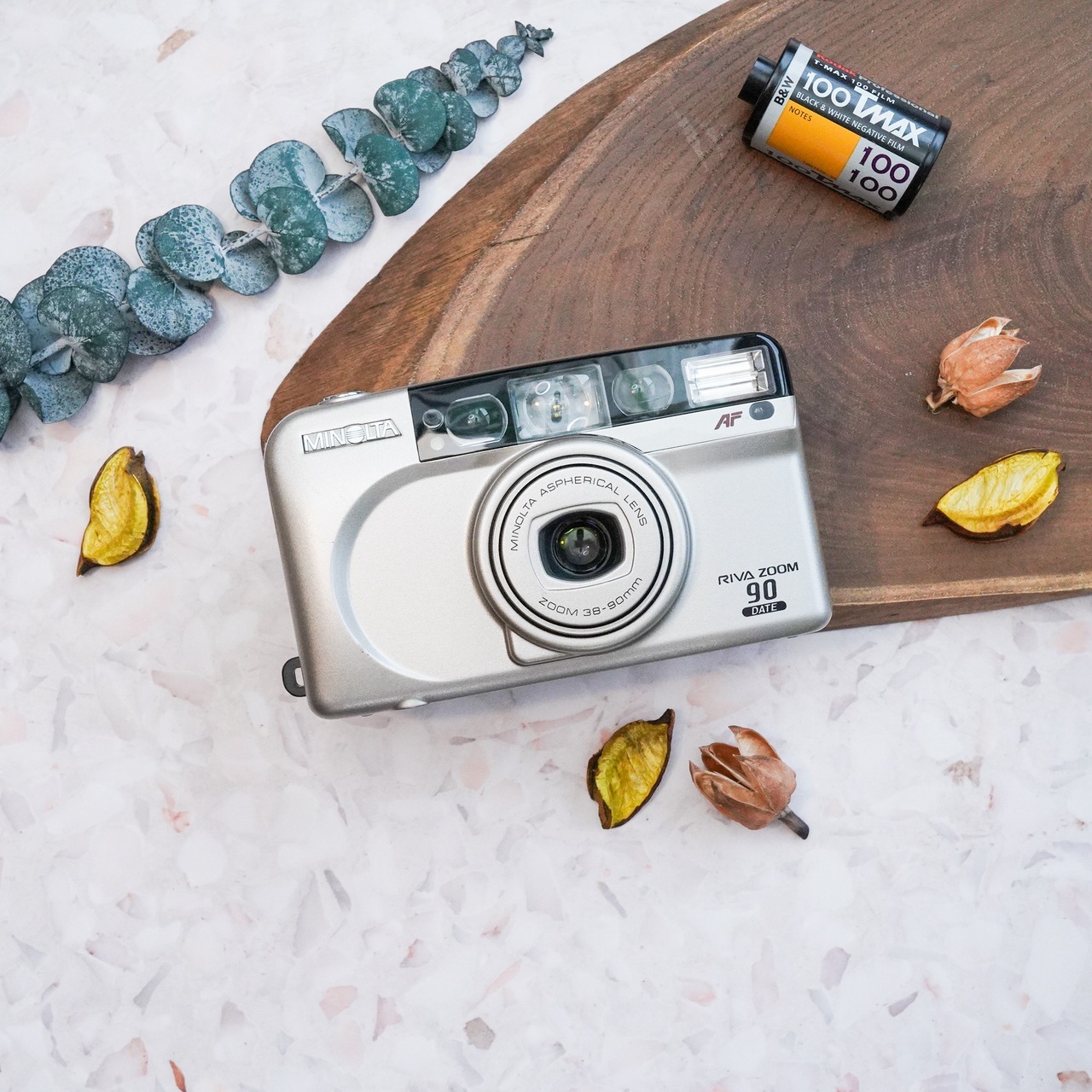 【Minolta】 riva zoom 90 多機能、安定感のあるコンパクトカメラ