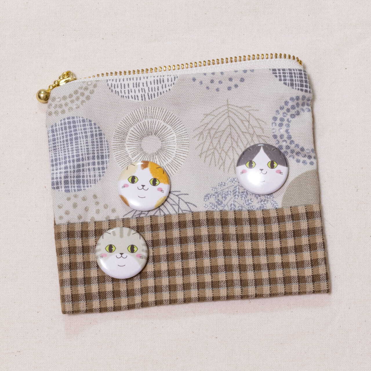 豆缶バッジ 25mm 小さめ / グッズ 缶バッジ ねこ 顔 アップ イラスト