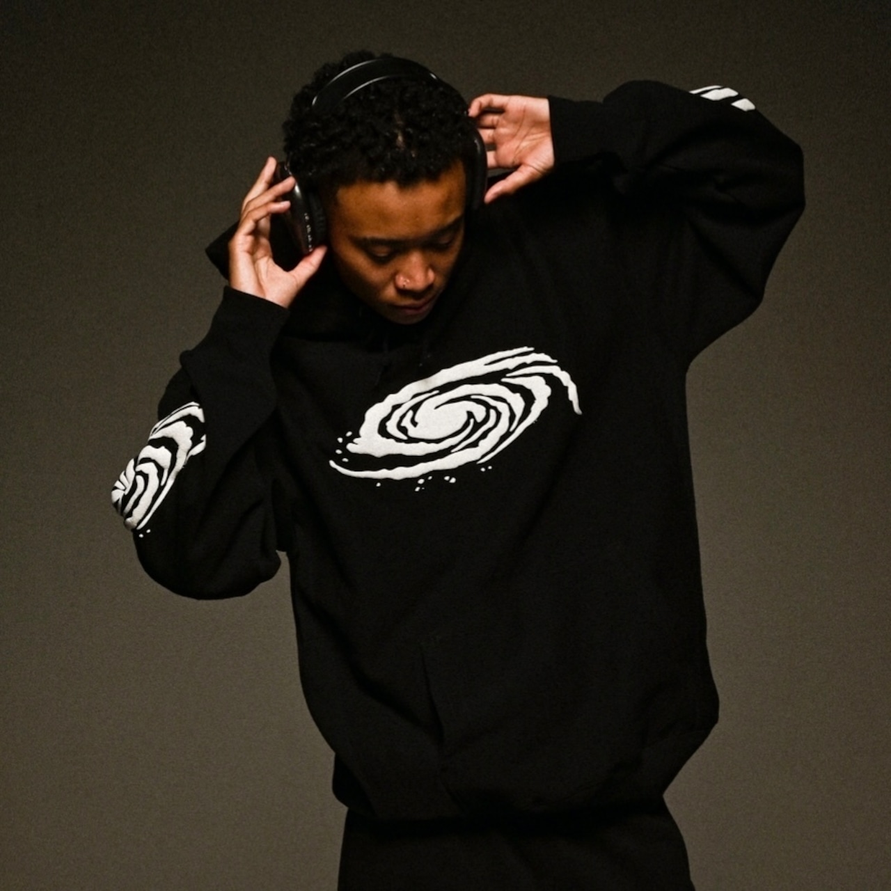 GALAXY HEAVYWEIGHT HOODIE 【Black】