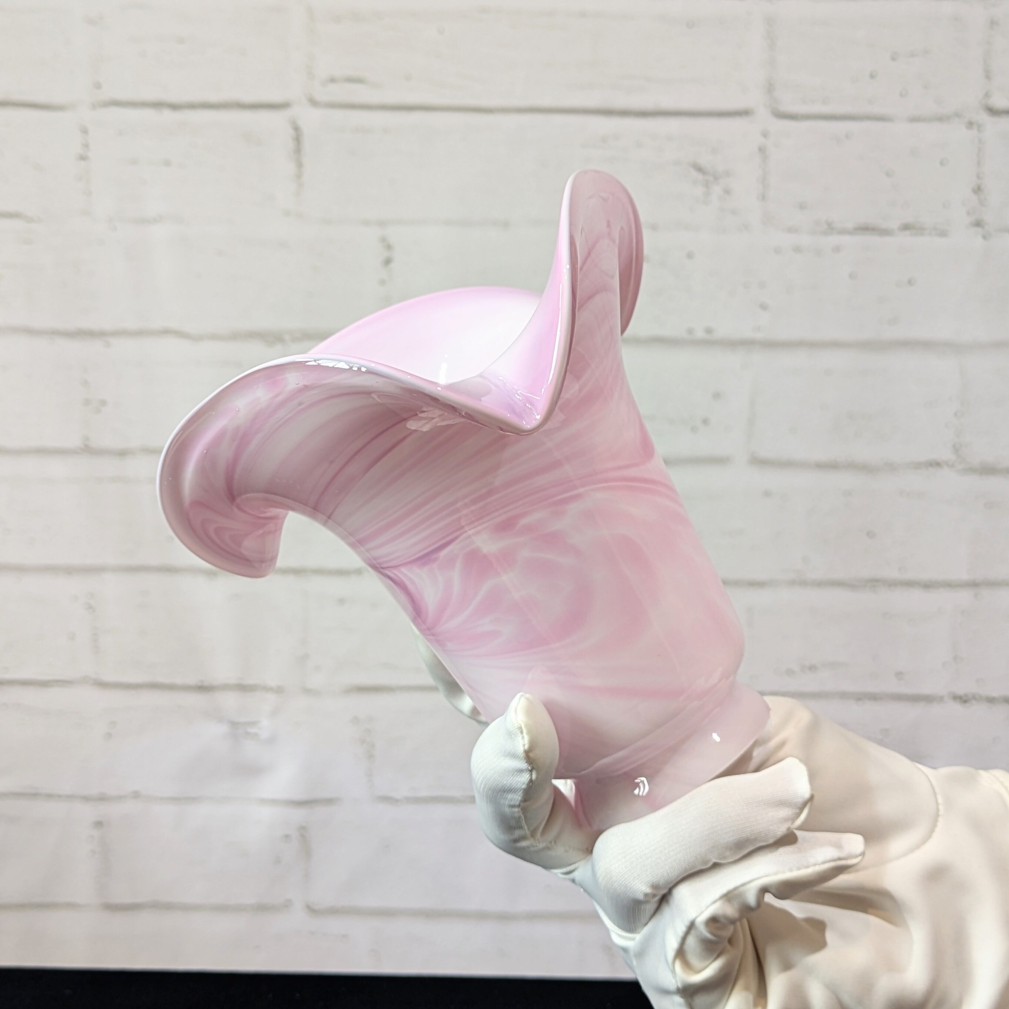 フランス仕入れ　ピンクシェード. コード込み フランスのアンティーク照明、ピンクのフリルが可愛いシェード