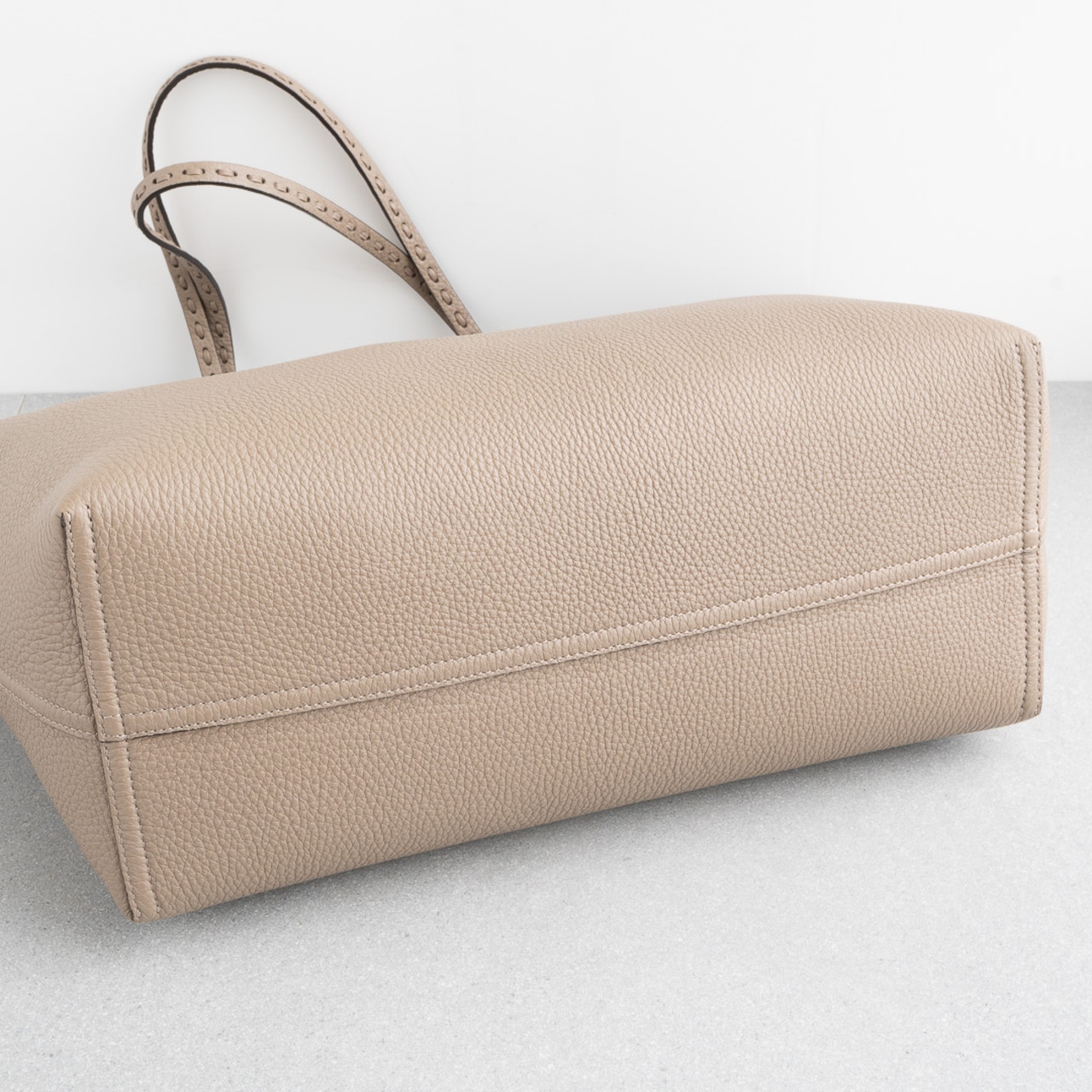 フェンディ ロール ミディアム トートバッグ セレリア ベージュ レザー